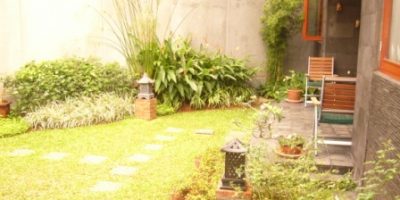 taman mengalir-taman bagian belakang.