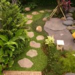 Pedestrian Path-jalan setapak dari stepping stone-batu templek yang tidak rata-