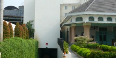 Taman atap (roof garden) dan taman di atas tanah Hotel Sidji, Pekalongan.