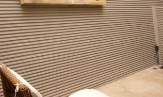 Batu alam ukir (batu candi) di taman belakang, pada taman kecil.