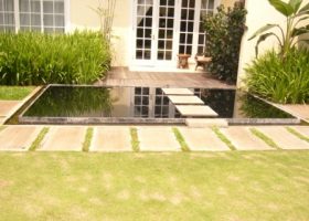 Kolam segi empat.