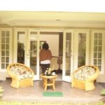 Teras di taman belakang.