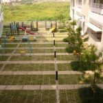 lapangan untuk area bermain di sekolah al azhar parahyangan.