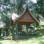 atap gazebo bagonjong khas rumah adat Minangkabau di Benteng Bukittinggi.