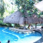 gazebo di dalam kolam.