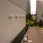 Dinding Bermotif Horizontal di Perumahan Kota Parahyangan.