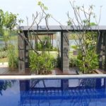 Pergola Minimalis di Pinggir kolam Renang.