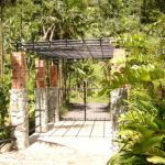 Pergola di atas Pintu Masuk (Main entrance) Utama di Tapos.