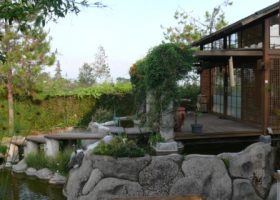 Pergola di depan Vila, Vila Air Bandung.