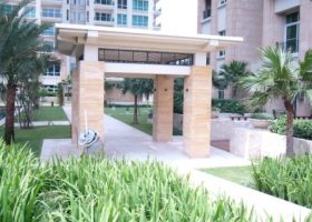 Pergola di pertemuan jalan apartemen Pakubuwono