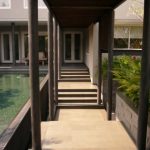 Pedestrian Penghubung Antara Rumah dan Gazebo.