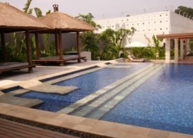 kolam renang club house villa kebagusan.